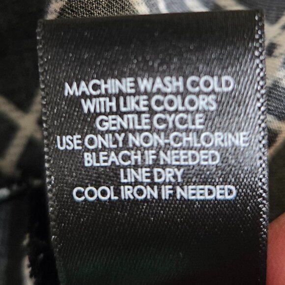 718-9 Torrid Plaid Button Front Challis Shirt sharkbite hem Dress Size 2 18/20 - Picture 14 of 16